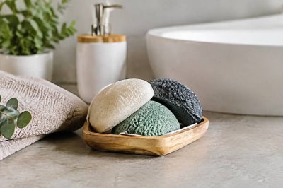 Éponges konjac utilisation : conseils écologiques pour une peau et une salle de bains zéro déchet