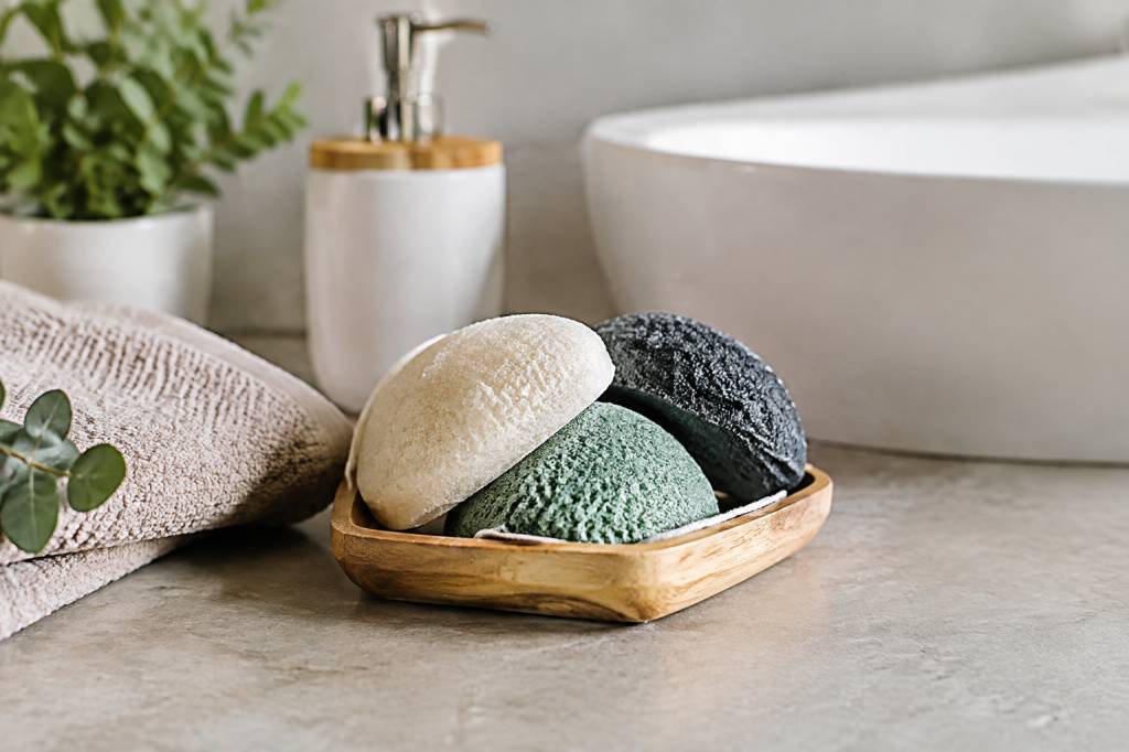 Éponges konjac utilisation : conseils écologiques pour une peau et une salle de bains zéro déchet
