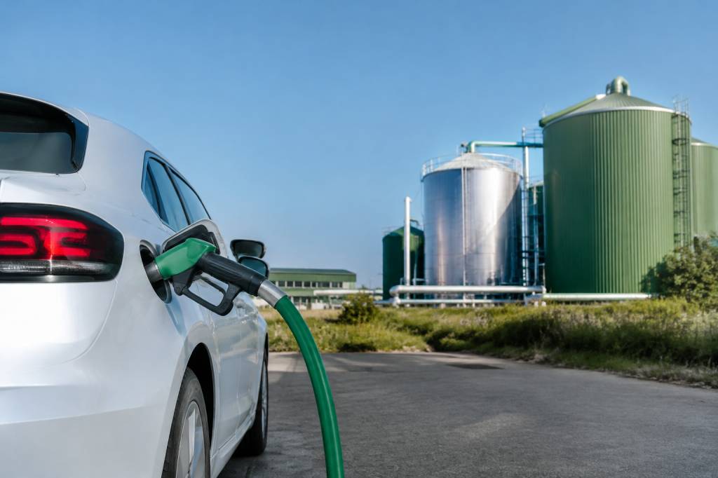 Bio carburant : quels avantages et limites pour réduire les émissions de CO₂ ?
