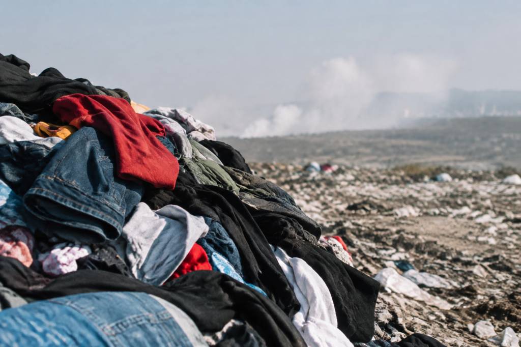 Fast fashion et pollution : quels impacts sur l’environnement ?
